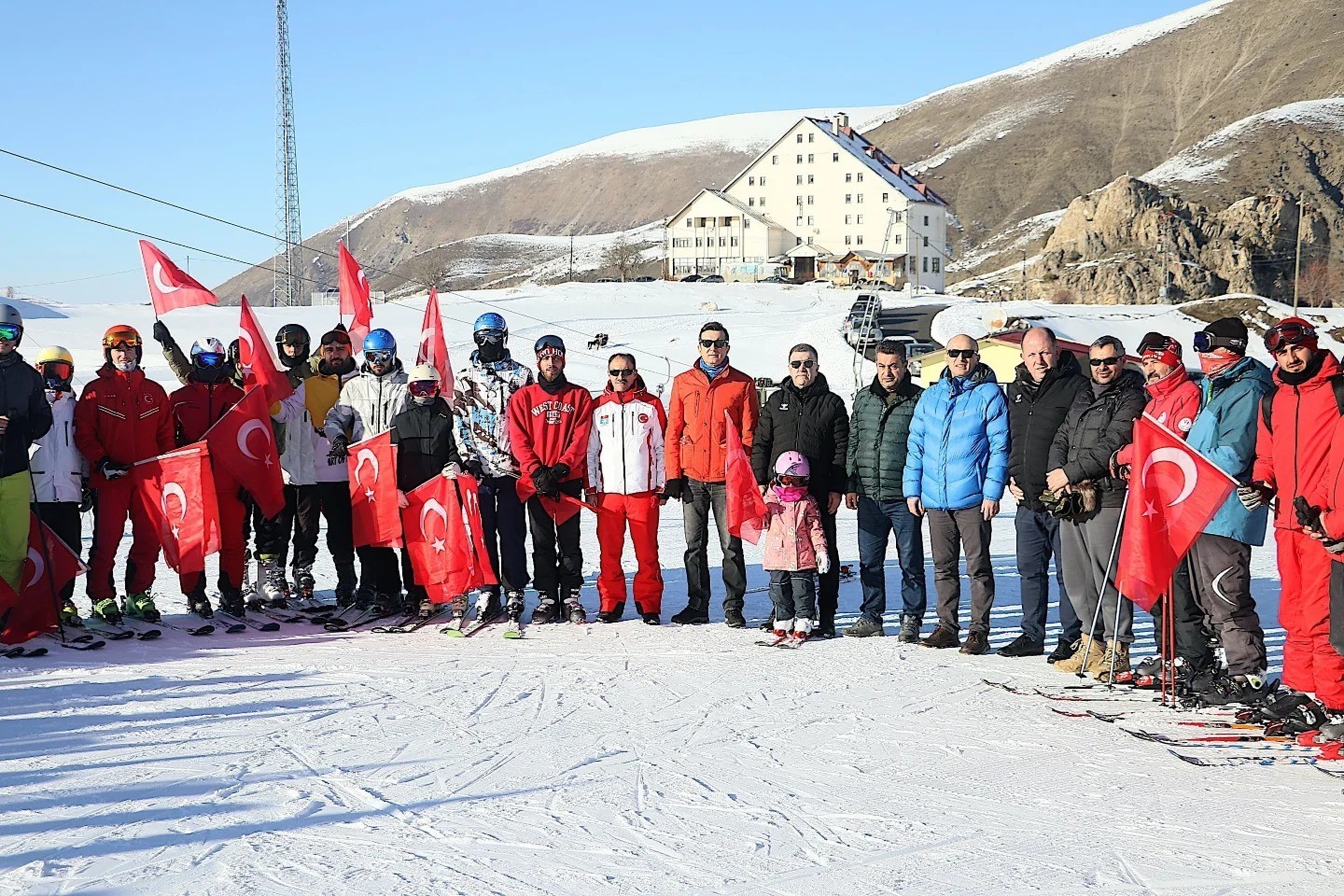 Kop Dağı Kayak Merkezi sezonu açtı
