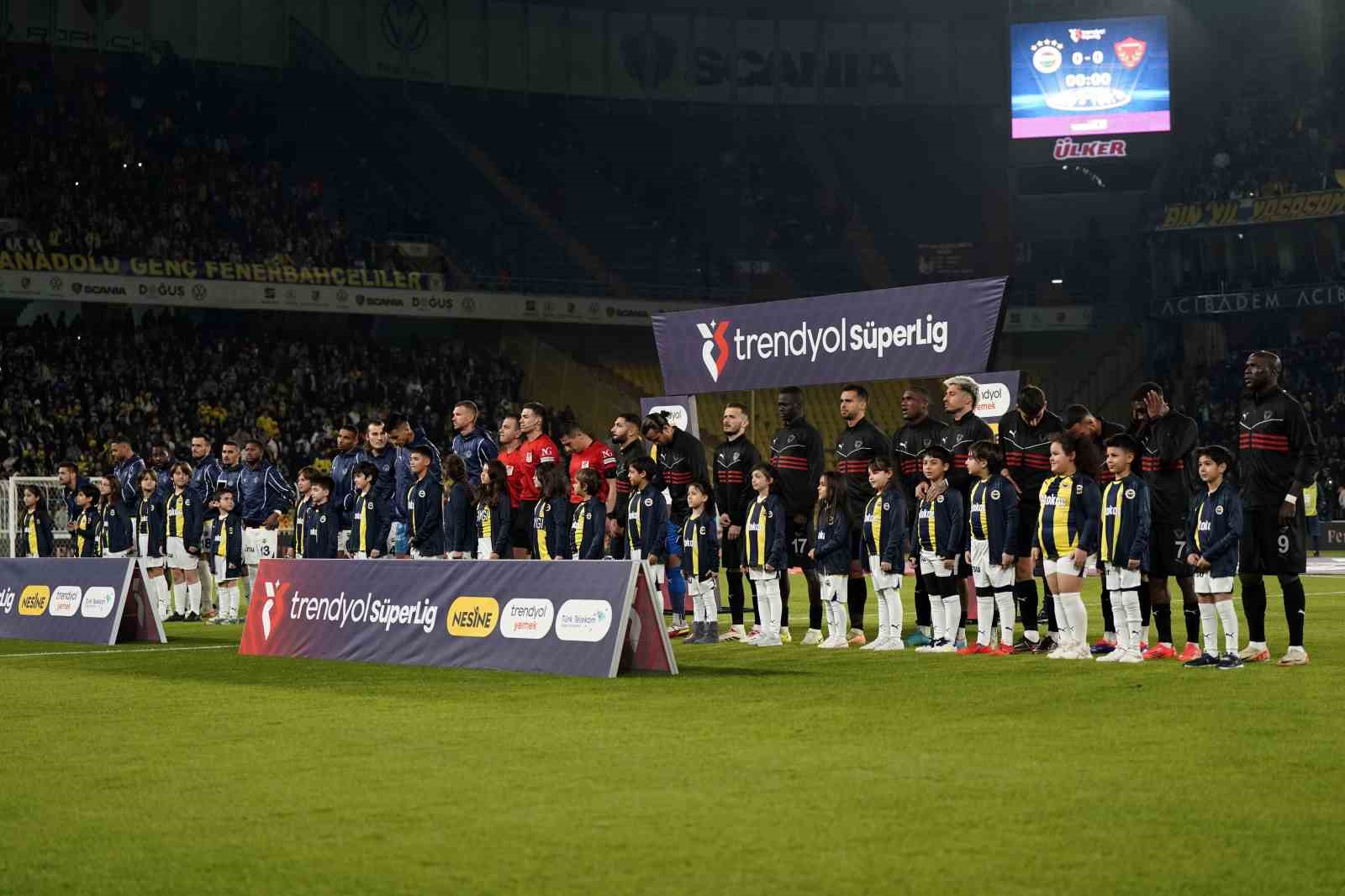 Trendyol Süper Lig: Fenerbahçe: 1 - Atakaş Hatayspor: 0 (Maç devam ediyor)