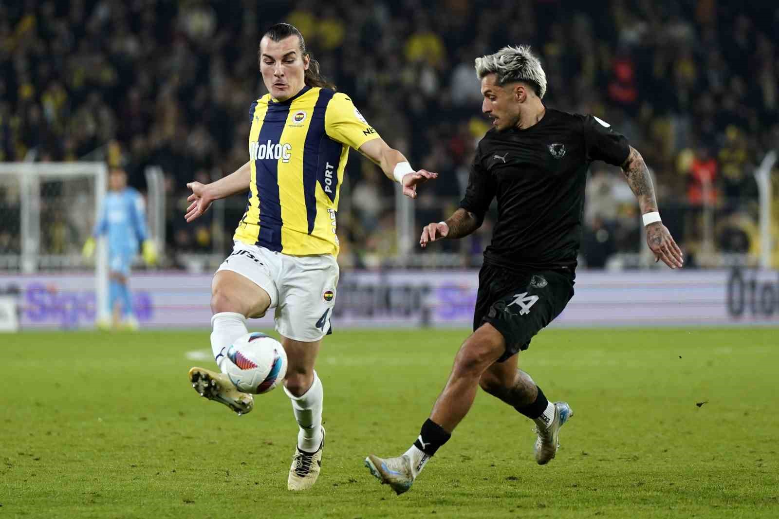 Trendyol Süper Lig: Fenerbahçe: 2 - Atakaş Hatayspor: 1 (İlk yarı)