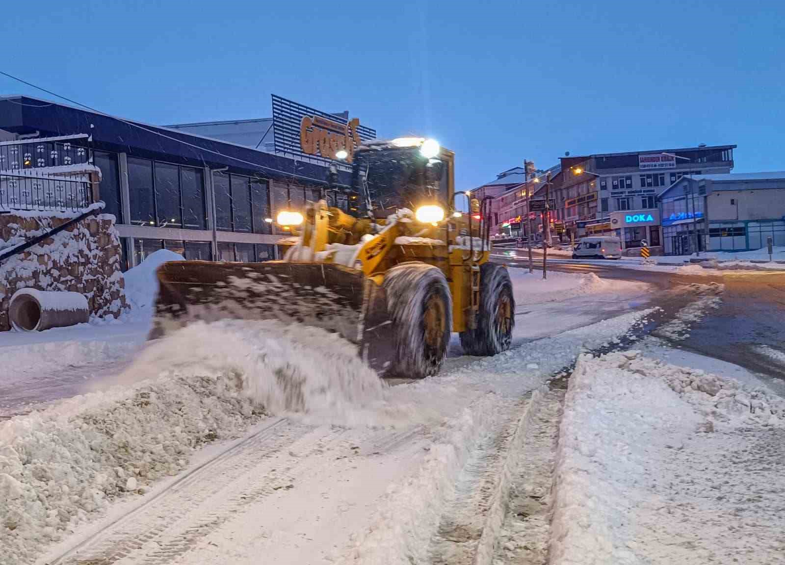 Van’da 493 yerleşim yerinin yolu ulaşıma kapandı
