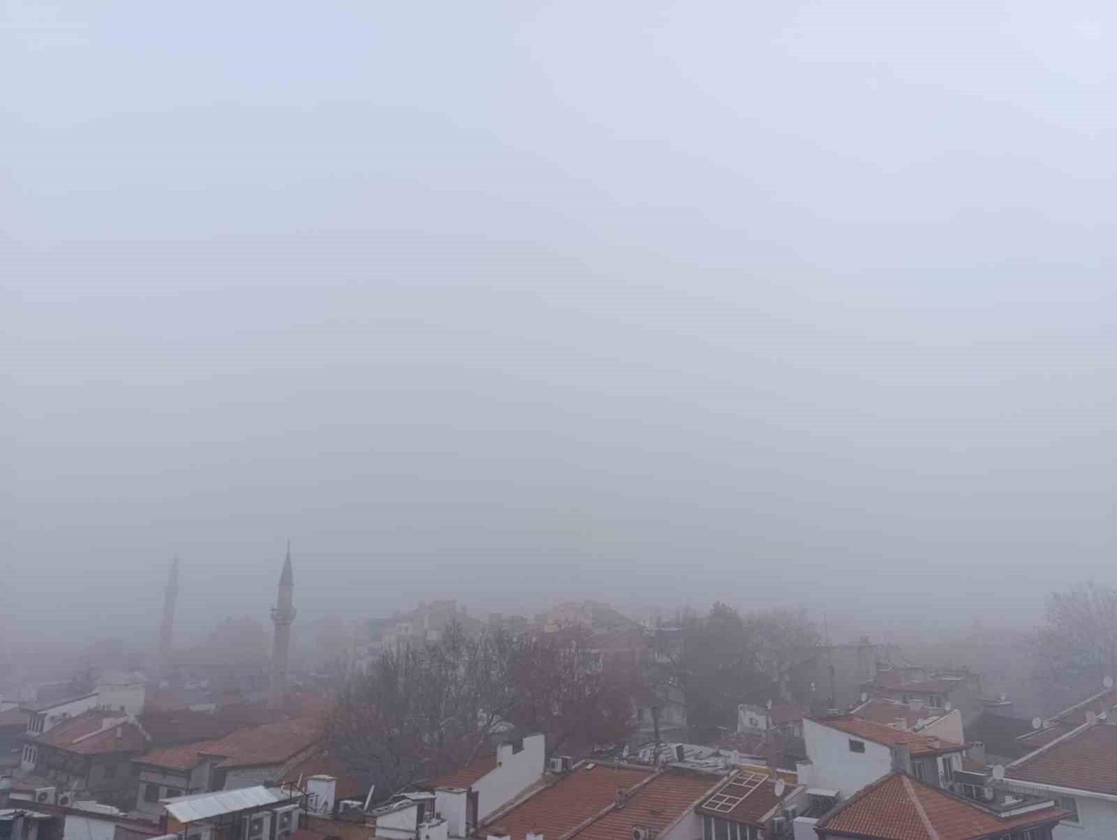 Tarihi Karahisar Kalesi sis nedeniyle gözlerden kayboldu