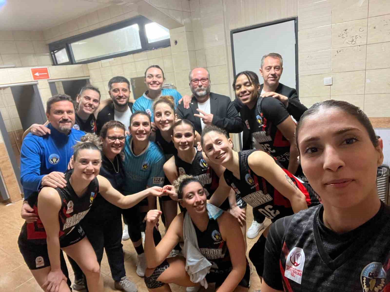 Turgutlu Belediyespor basketbol ve voleybolda haftayı galibiyetle kapattı
