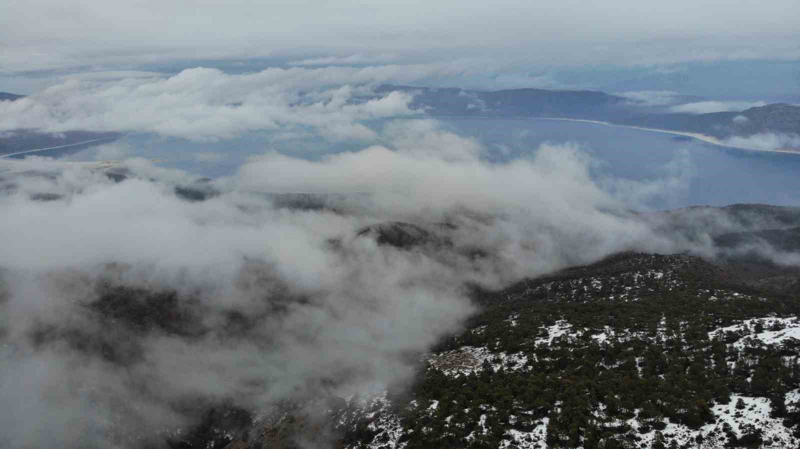 Kış turizminde yeni yıldız: Bulutların üstünde göl manzarasıyla kayak
