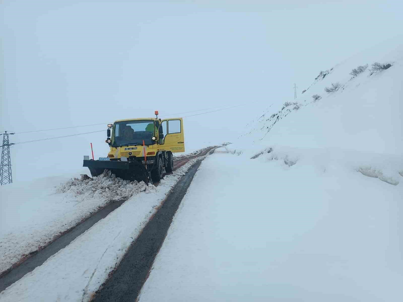 Siirt’te kapanan köy yolları ulaşıma açılıyor
