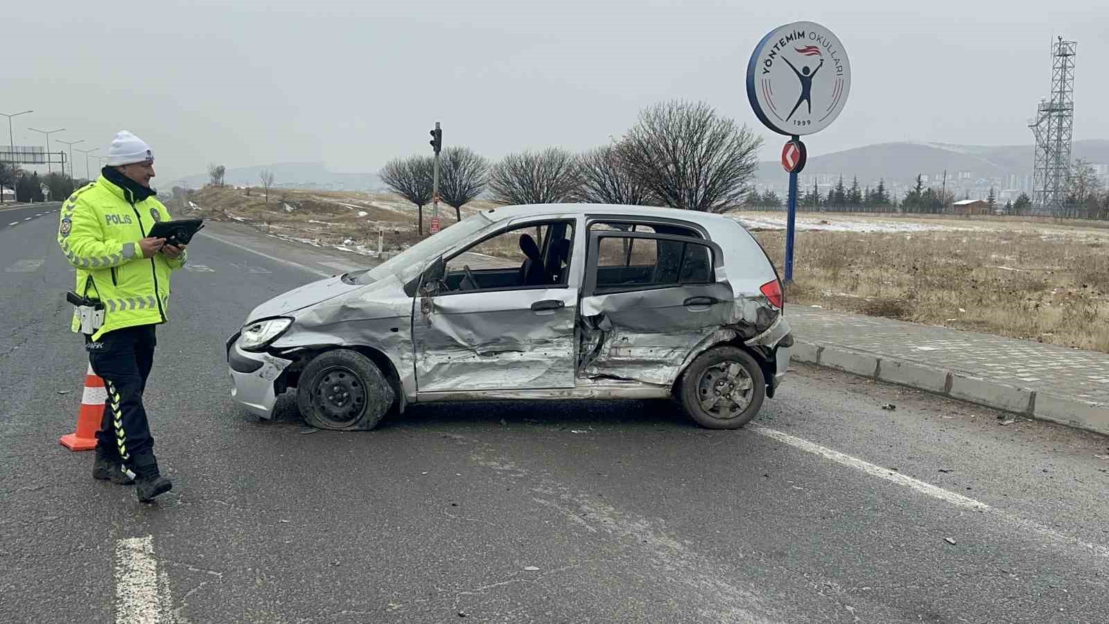 Elazığ’da trafik kazası: 1’i ağır 3 yaralı