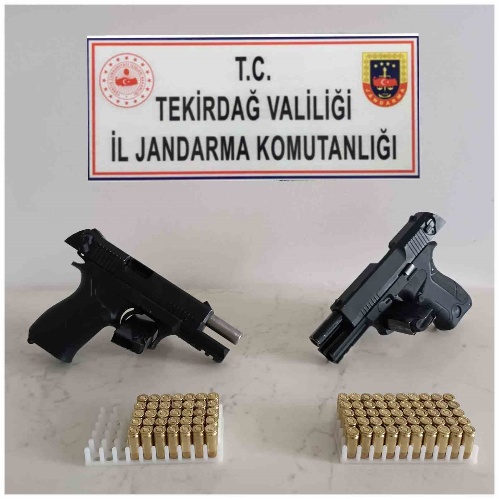 Tekirdağ&rsquo;da jandarma ekiplerinden silah operasyonu
