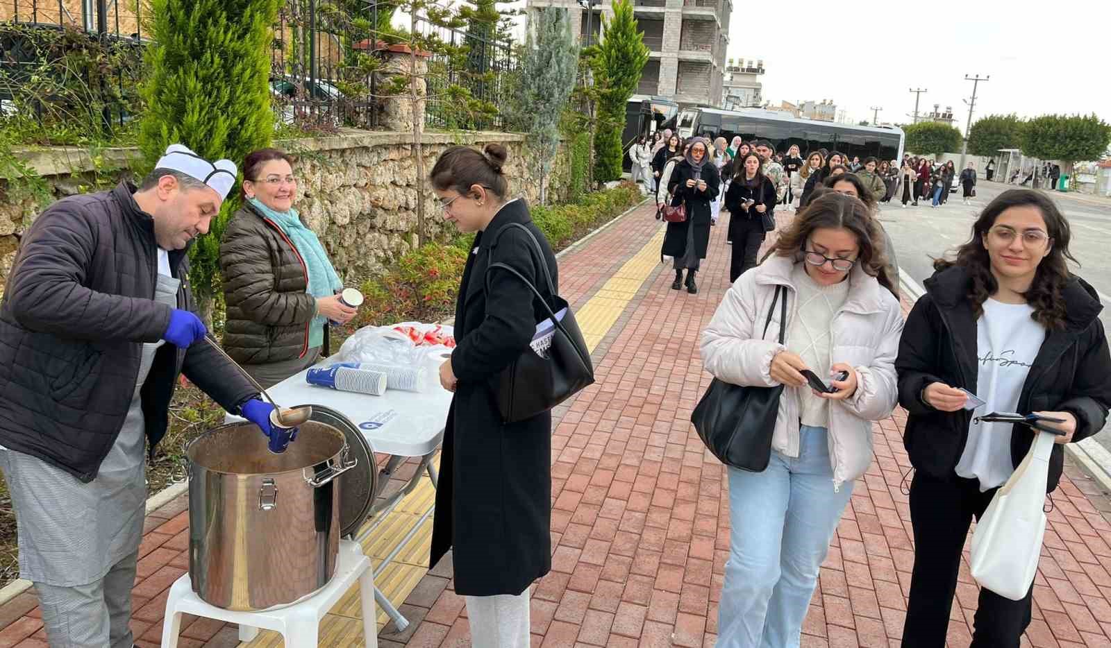 ALKÜ’deki öğrencilere sınav öncesi çorba ikramı