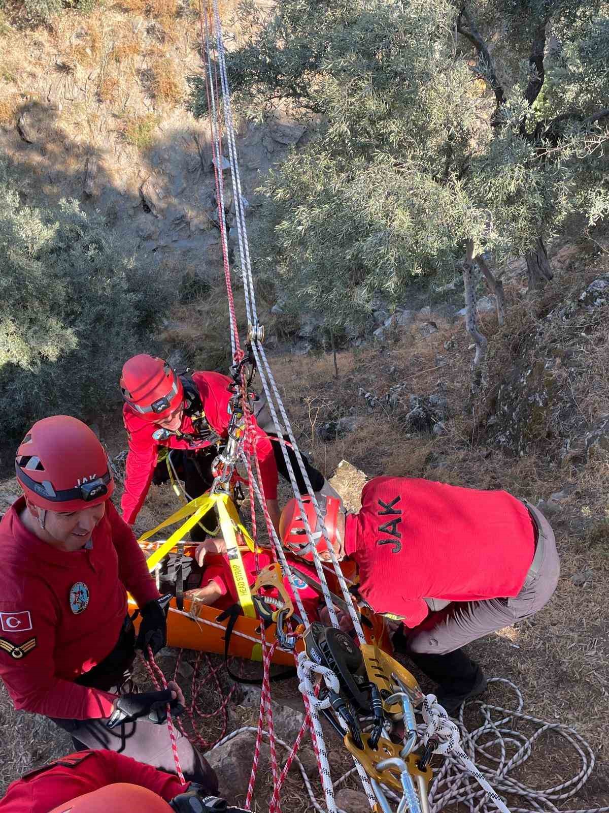 Kanyonda mahsur kalan vatandaşları jandarma kurtardı
