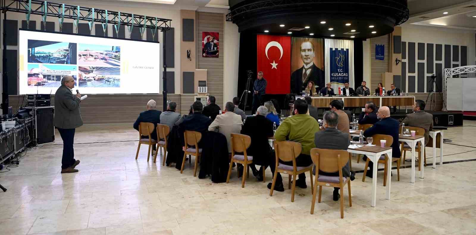 Kuşadası’ndaki meclis toplantısında turistik tesislerin katkısı dikkat çekti
