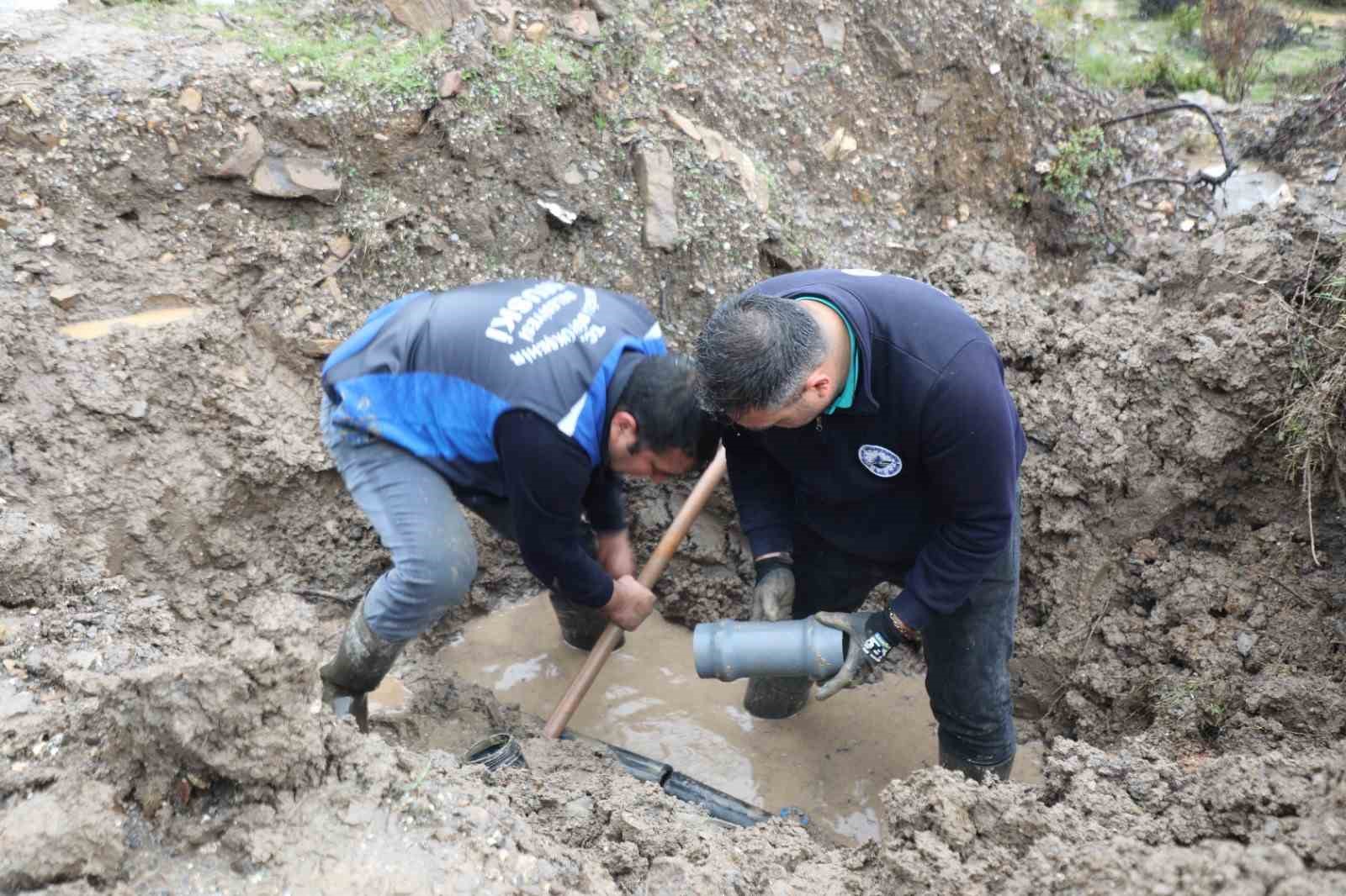 İkizköy’de içme suyu hatları yenileniyor
