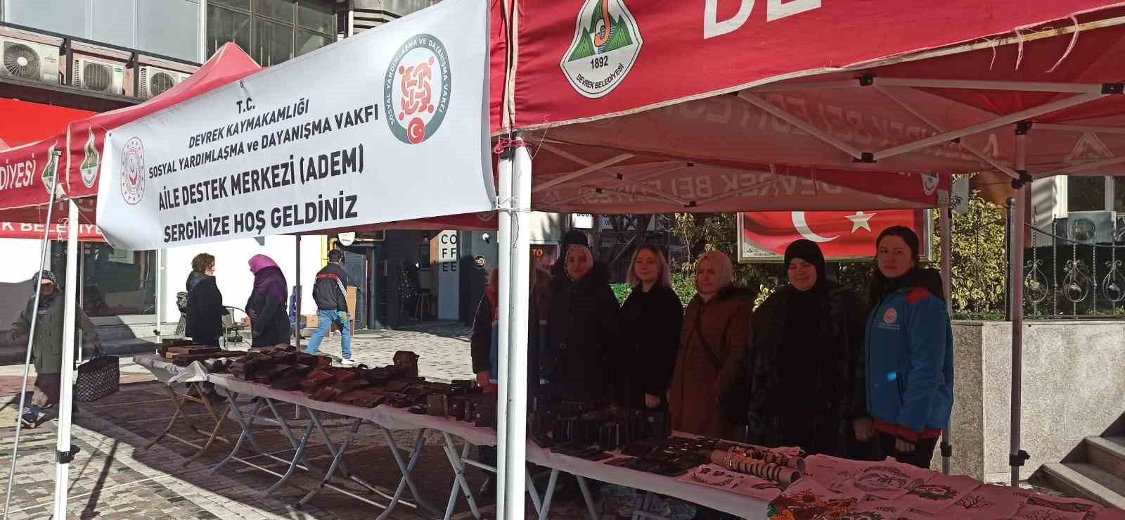 Kursiyerlerin el emeği ürünleri sergilendi
