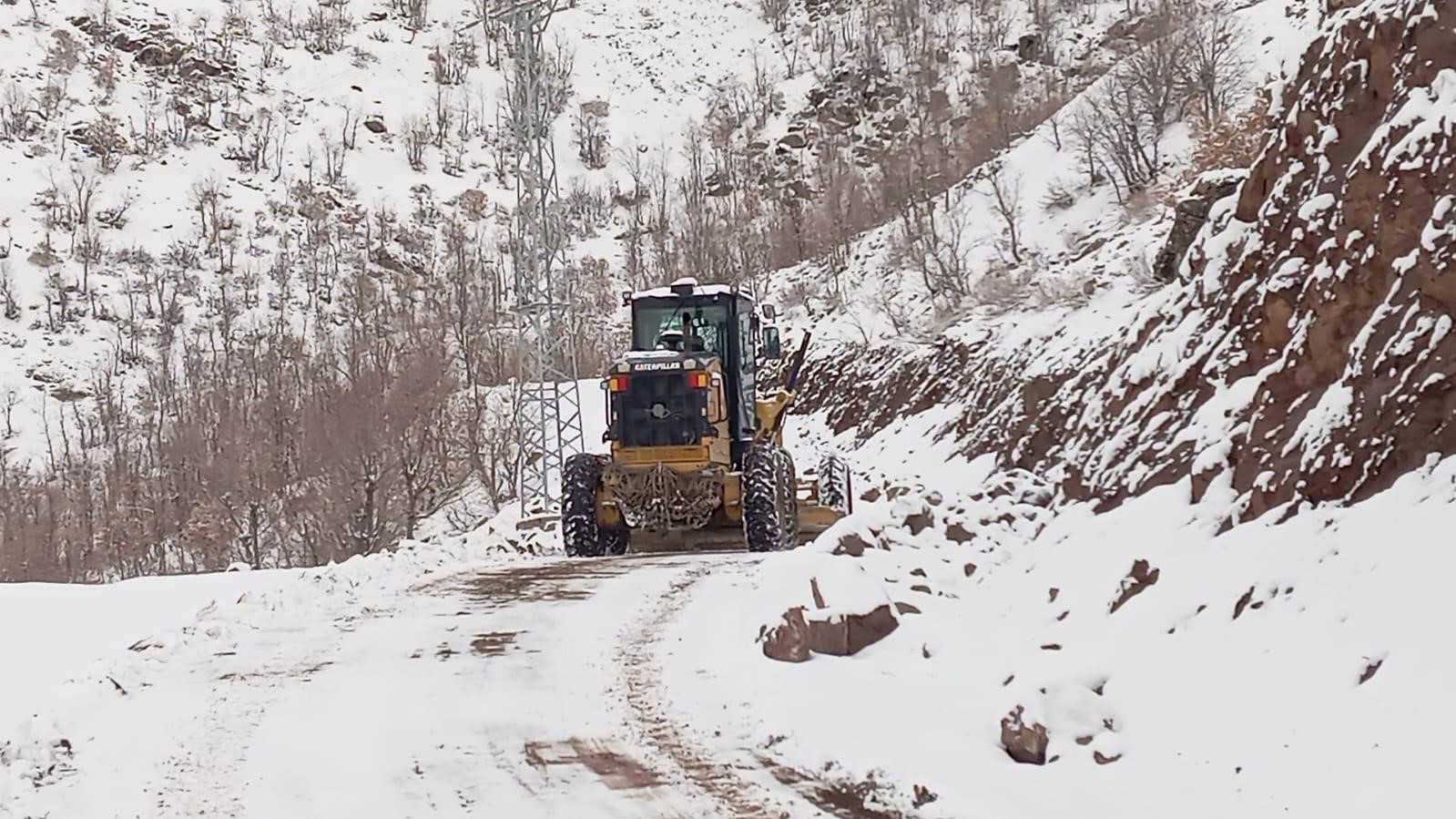 Şırnak’ta kapalı köy yolları ulaşıma açıldı
