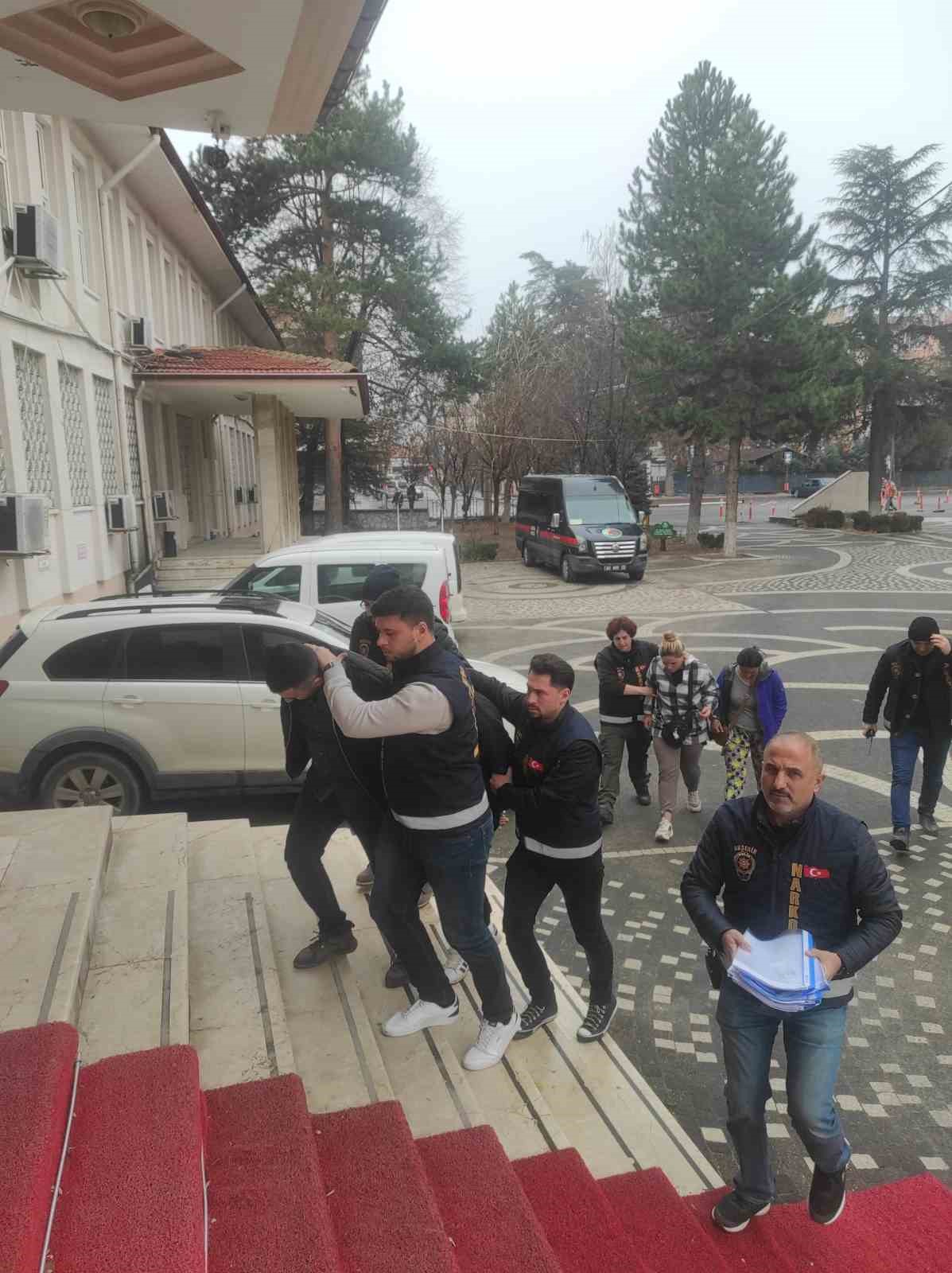 Akşehir’de uyuşturucu operasyonu: 9 gözaltı
