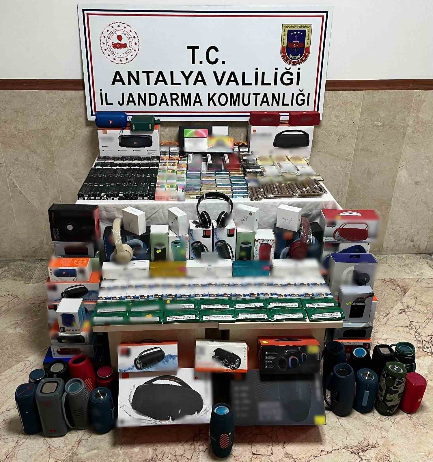 Antalya’da kaçak tütün ve kaçak eşya operasyonu