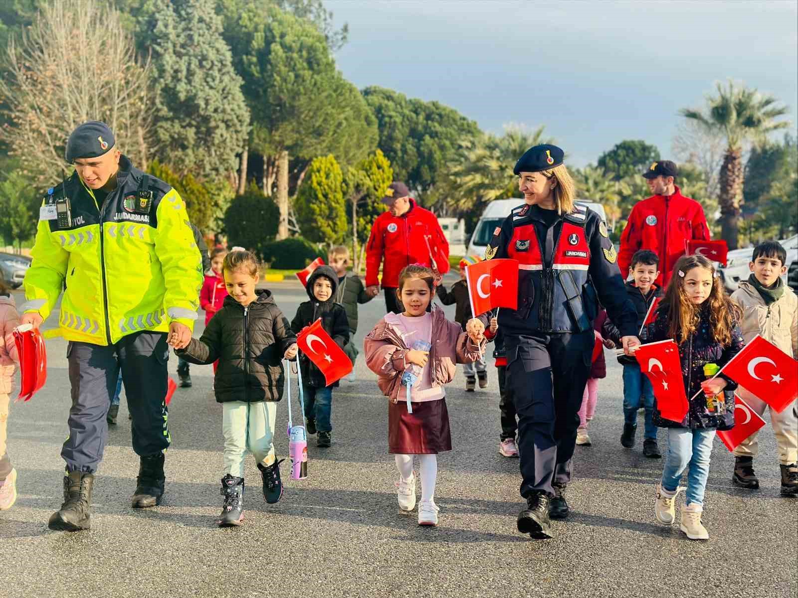 Jandarma anaokulu öğrencileri ağırladı