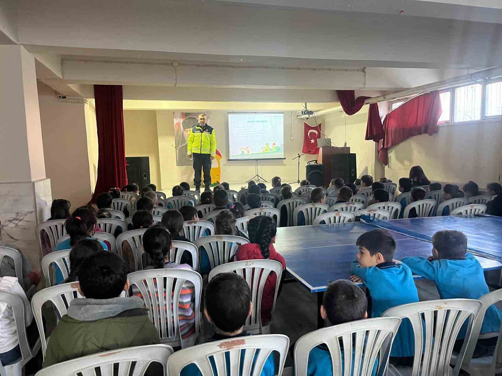 Koçarlı’da 86 öğrenciye trafik eğitimi verildi