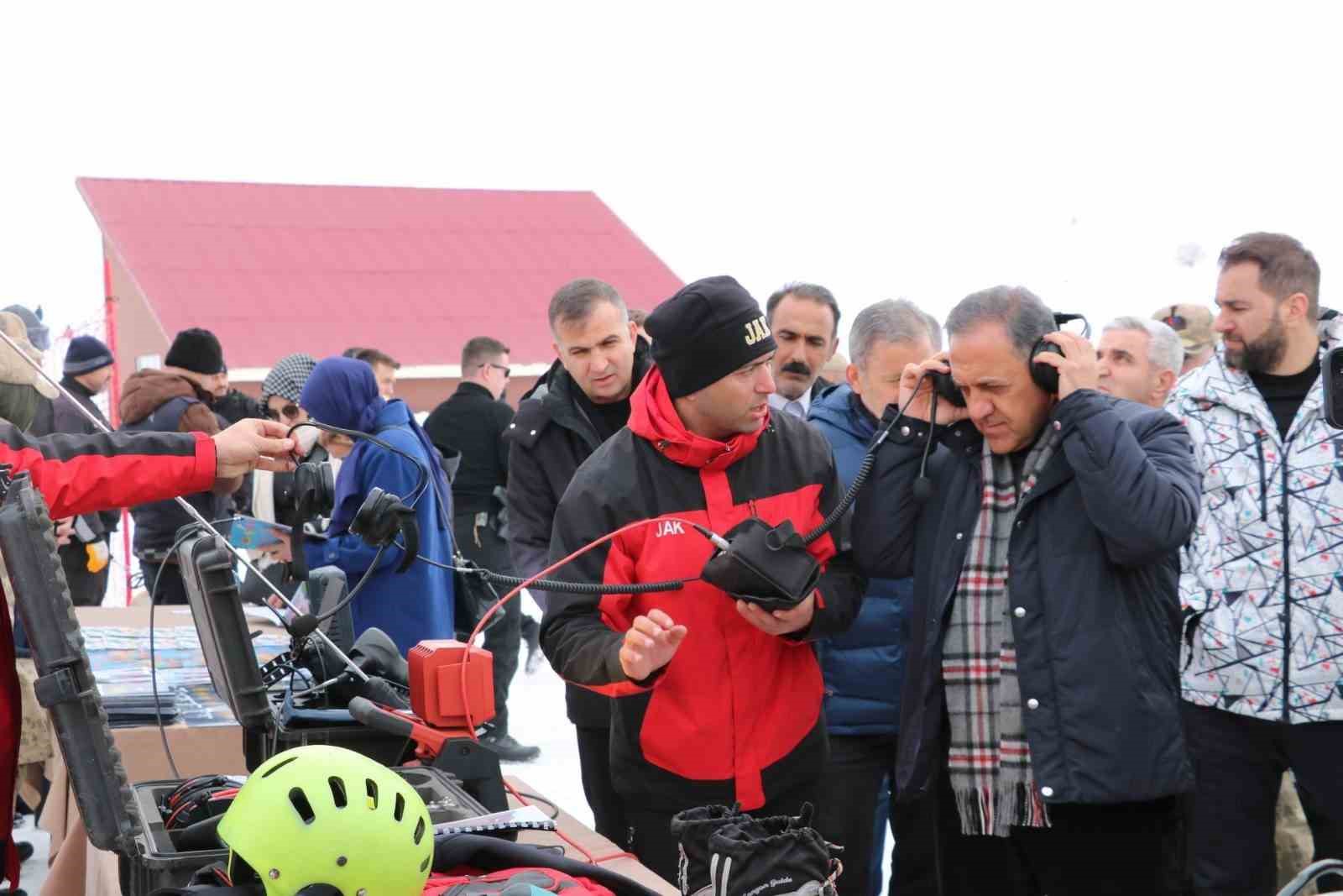 Hesarek Kayak Merkezi’nde JAK görev başında
