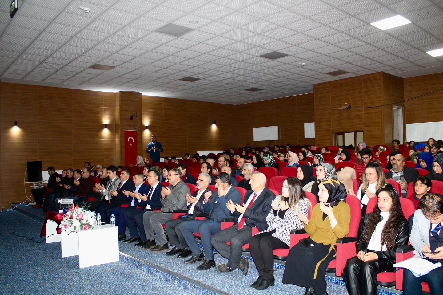 &Acirc;şık R&ucirc;h&acirc;n&icirc;&rsquo;ye vefa
