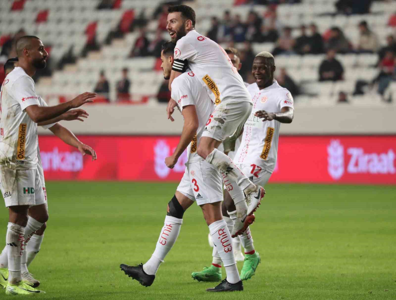 Ziraat Türkiye Kupası: Antalyaspor: 3 - Kocaelispor: 1 (Maç sonucu)