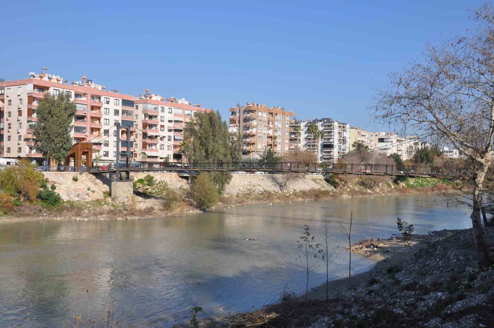 Silifke’de Dr. Erdinç Şahin Asma Köprüsü bakıma alındı
