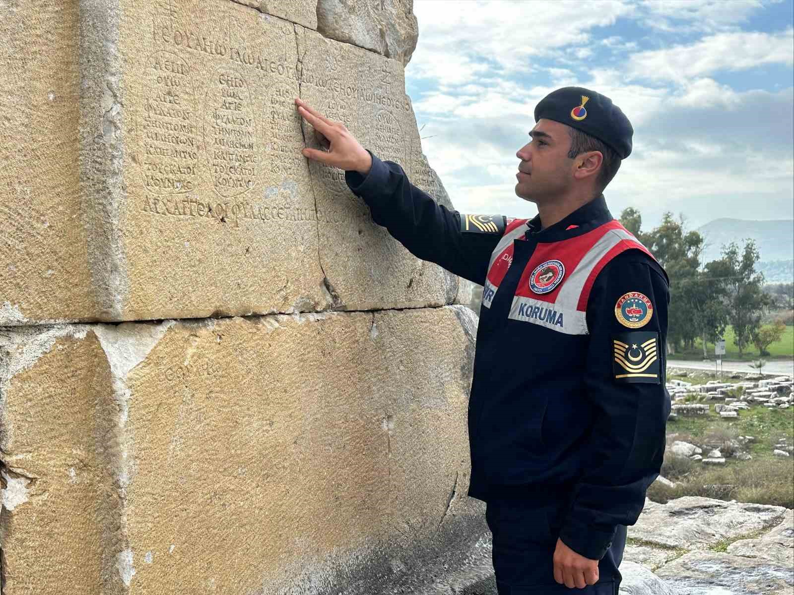 Yabancı turistlere Jandarmadan doğa sevgisi
