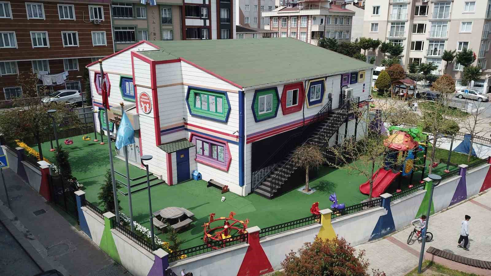 K&uuml;&ccedil;&uuml;k&ccedil;ekmece&rsquo;de g&uuml;nd&uuml;z &ccedil;ocuk bakımevleri, geleceğe yatırım yapıyor
