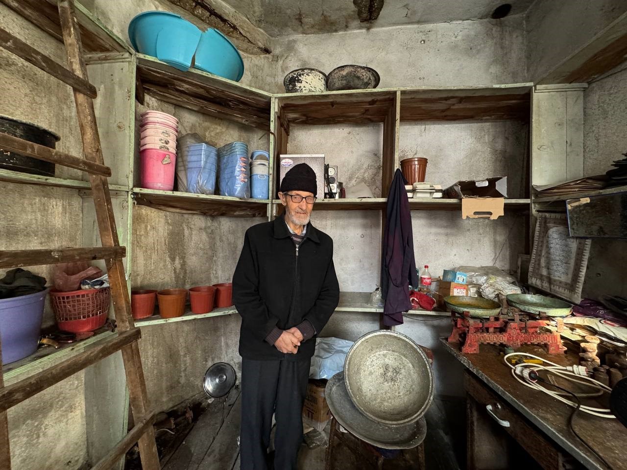 Isparta’da 15 metrekarede 65 yılını geçiren usta görenleri hayrete düşürüyor