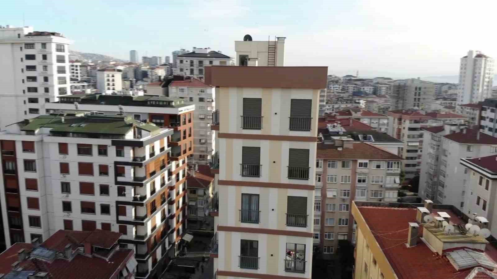 Kadıköy Belediyesi’nin ruhsat verdiği bina Hatay depreminde yan yatan Rönesans rezidans hatırlattı
