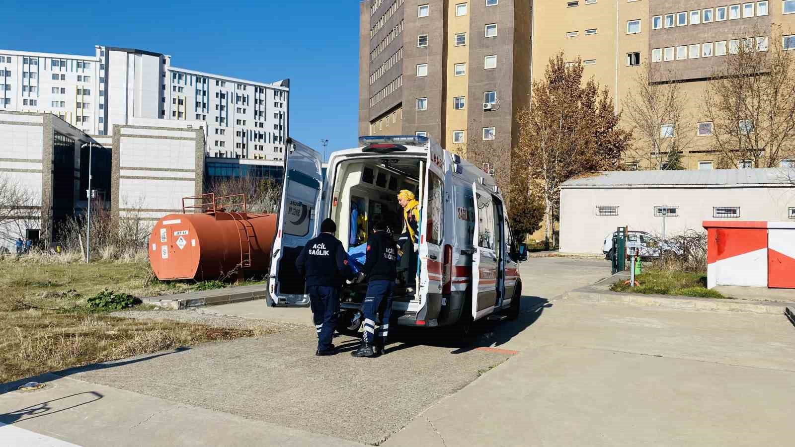 Durumu ağırlaşan kanser hastası helikopterle hastaneye sevk edildi
