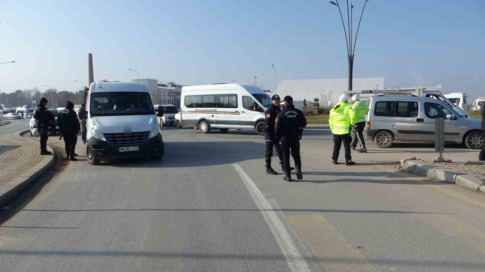 Malatya’da servis taşımacılığı yapan şoförlerden ’trafik cezası’ tepkisi
