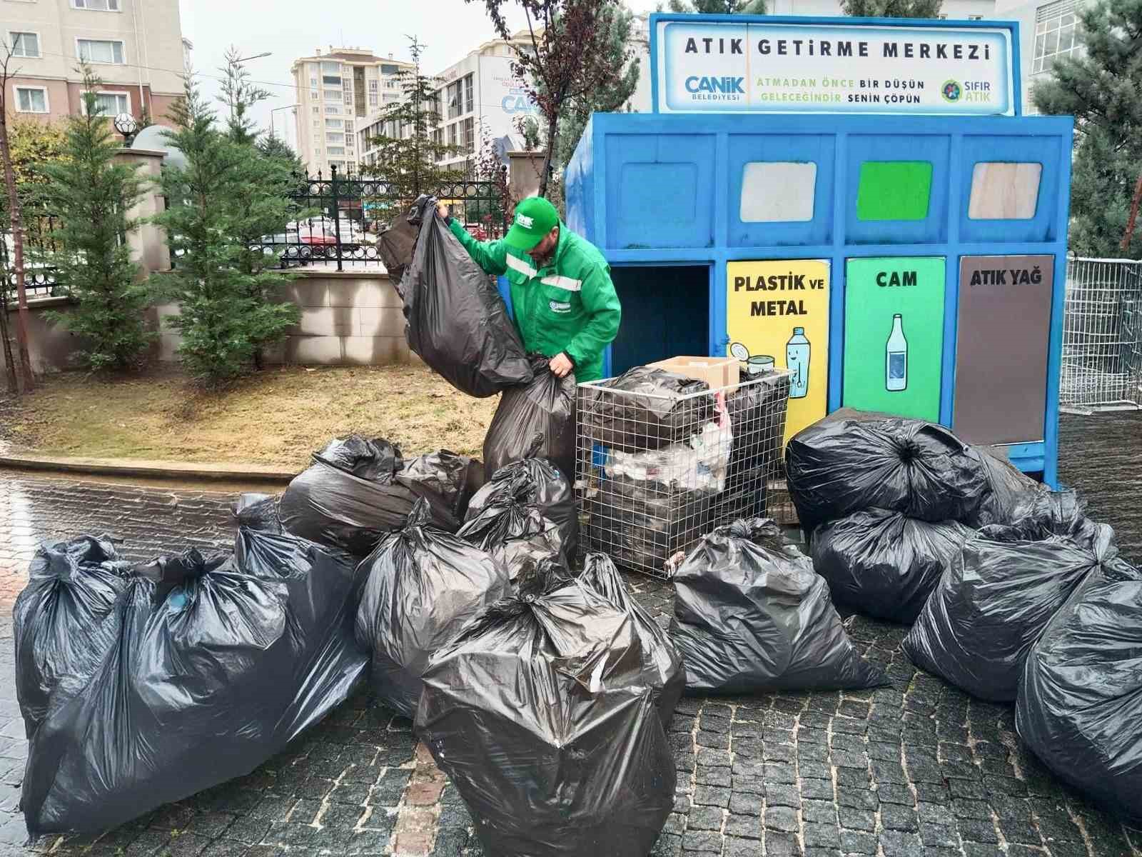 Canik Belediyesi’nden 17 bin 524 varil petrol tasarrufu
