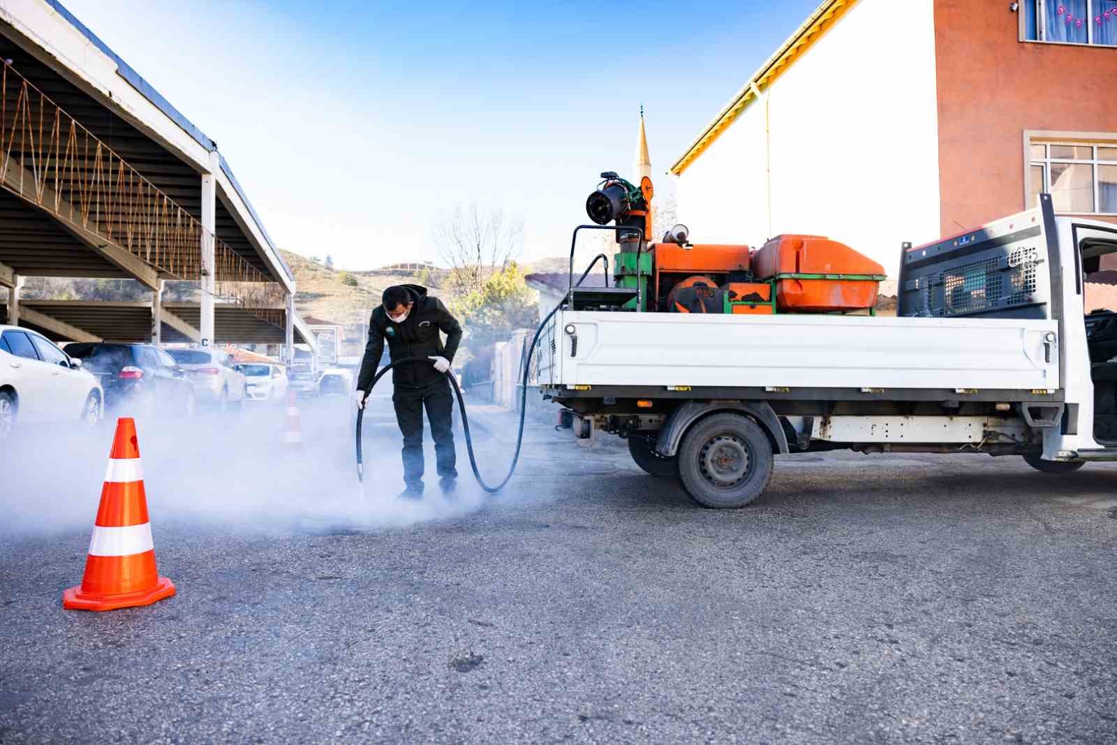 Gölbaşı Belediyesinden ilaçlama çalışması