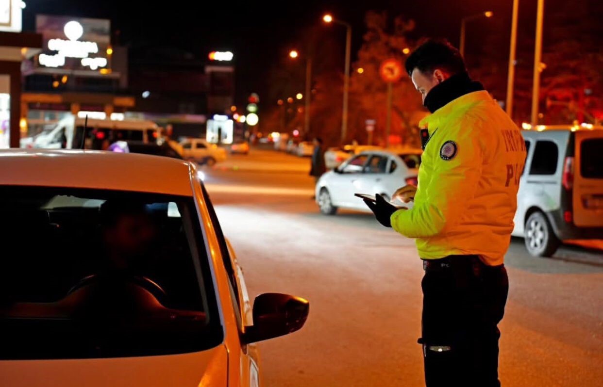 Isparta’da trafik ve asayiş denetimlerinde 6 araç trafikten men edildi
