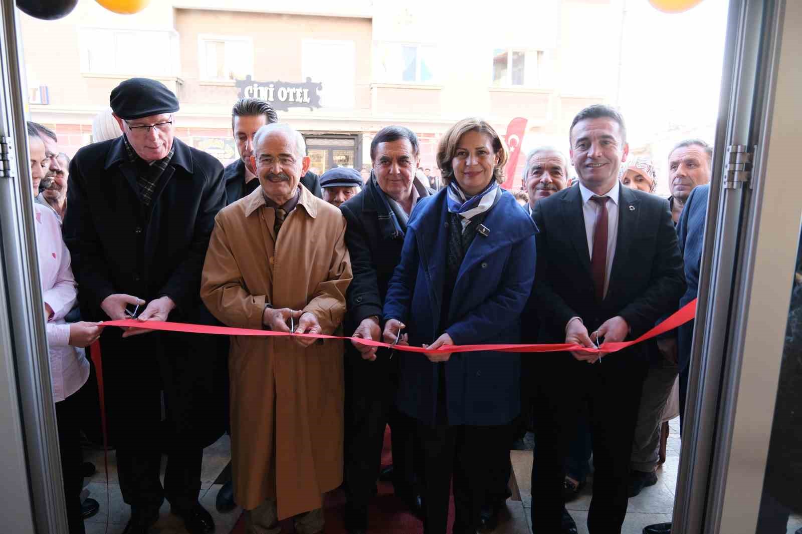 Çeşm-i Cihan Yöresel Lezzetler Lokantası yoğun katılım ile açıldı