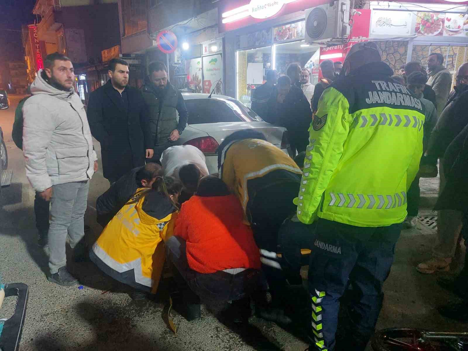 Pikap ile çarpışan plakasız motosikletin sürücüsü yaralandı