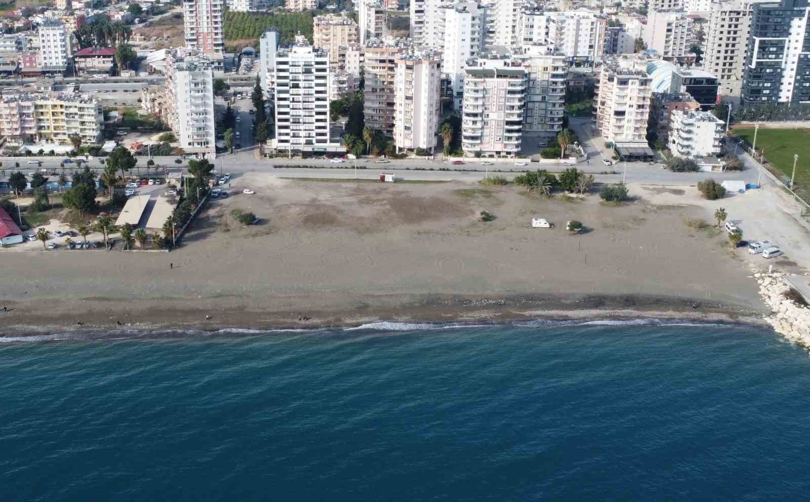 Mersin’de deniz ve kumsal satışa çıkarıldı