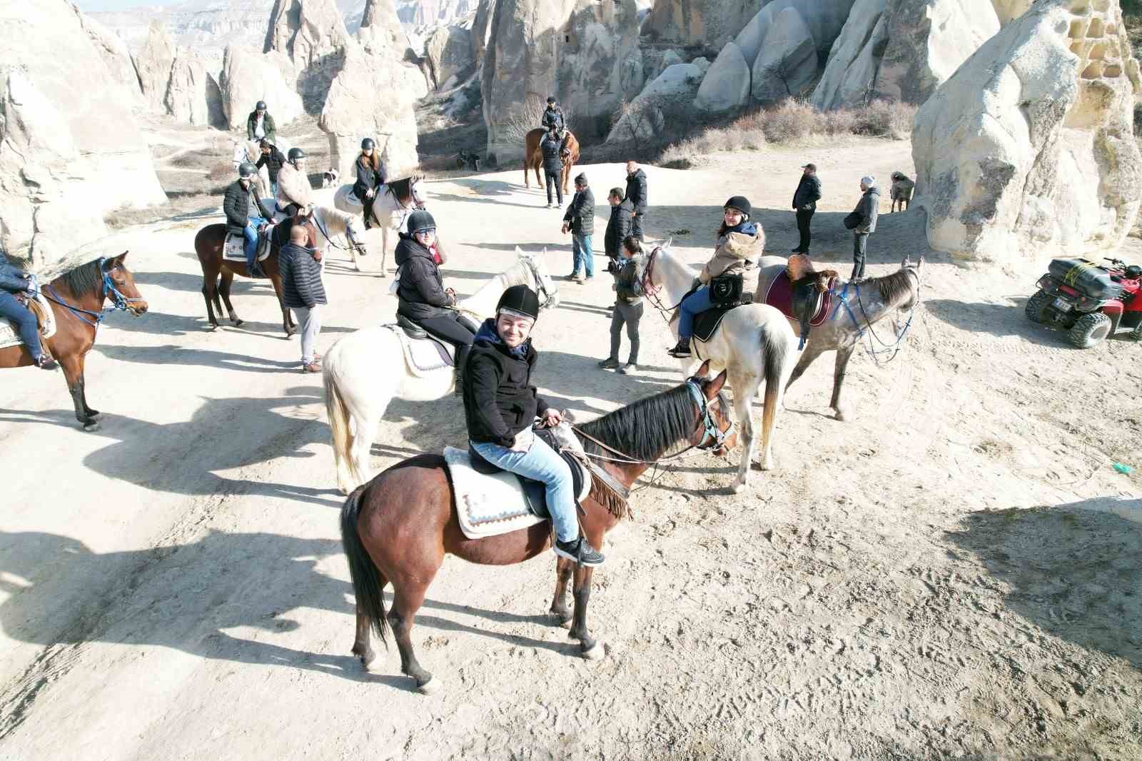 Gazeteciler Kapadokya’yı at sırtında gezdi
