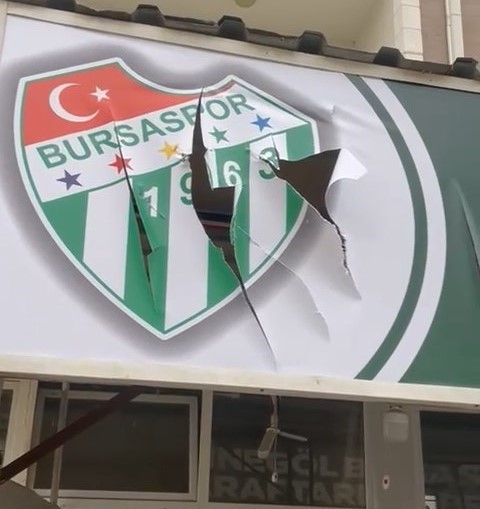 Bursaspor derneğine çirkin saldırı
