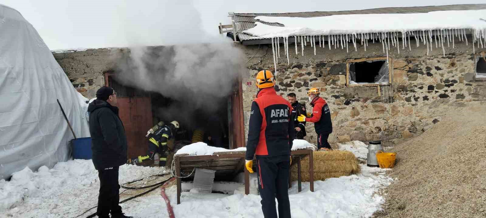 Erzurum’da ahır yangını
