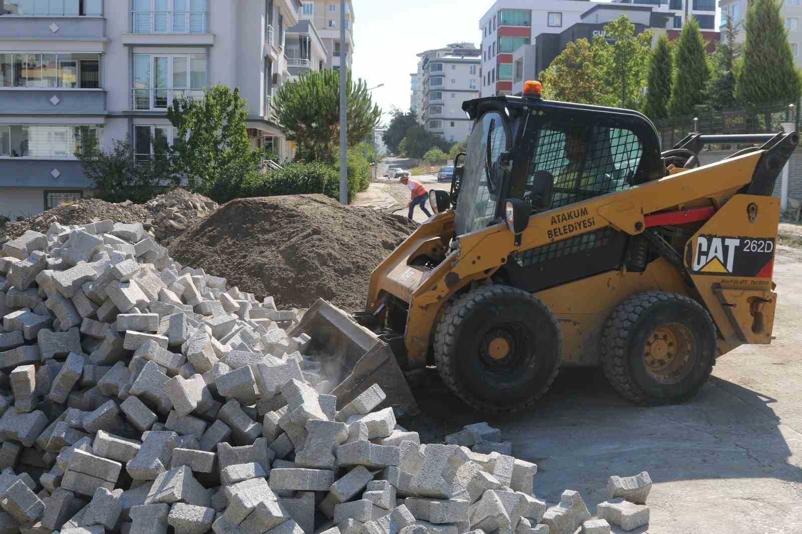 Atakum’da yol mesaisi devam ediyor