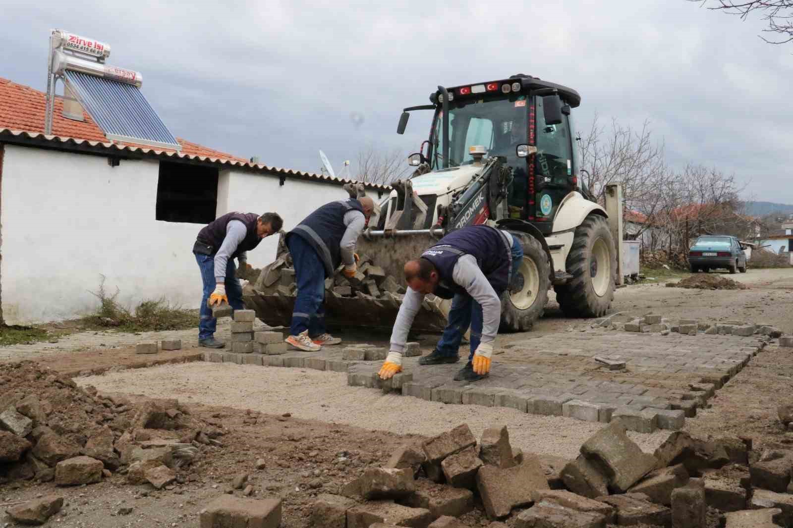 Manisa’da kırsal mahallelere hizmet yağıyor