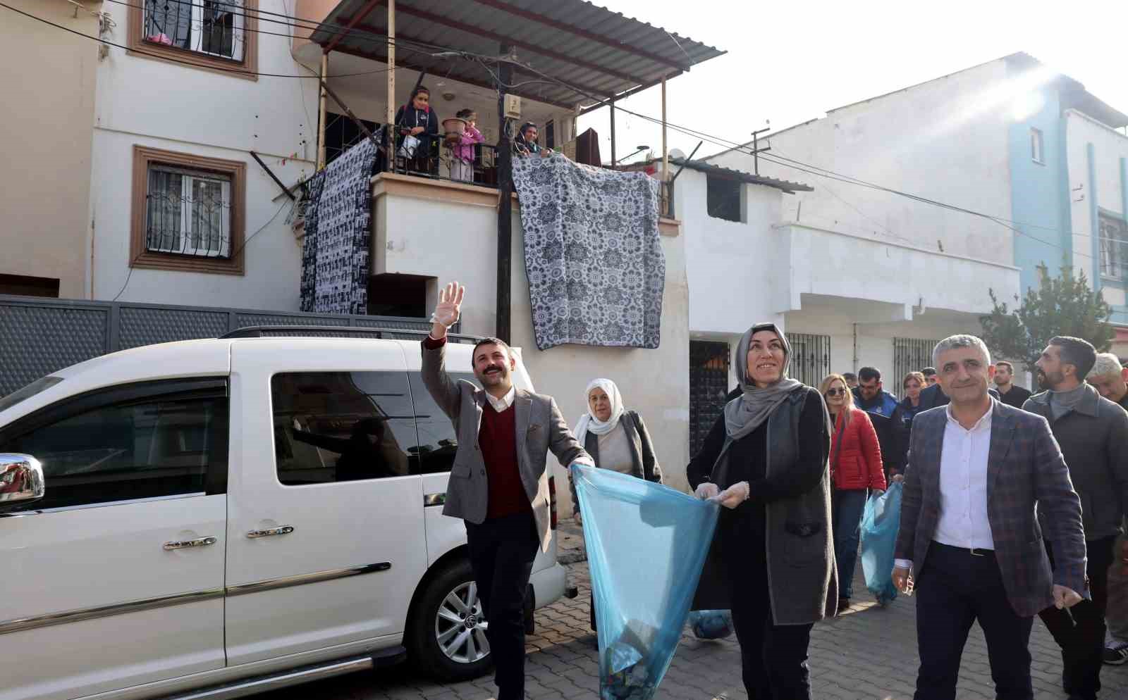 Akdeniz Belediyesinin ’temizlik kampanyası’ sürüyor