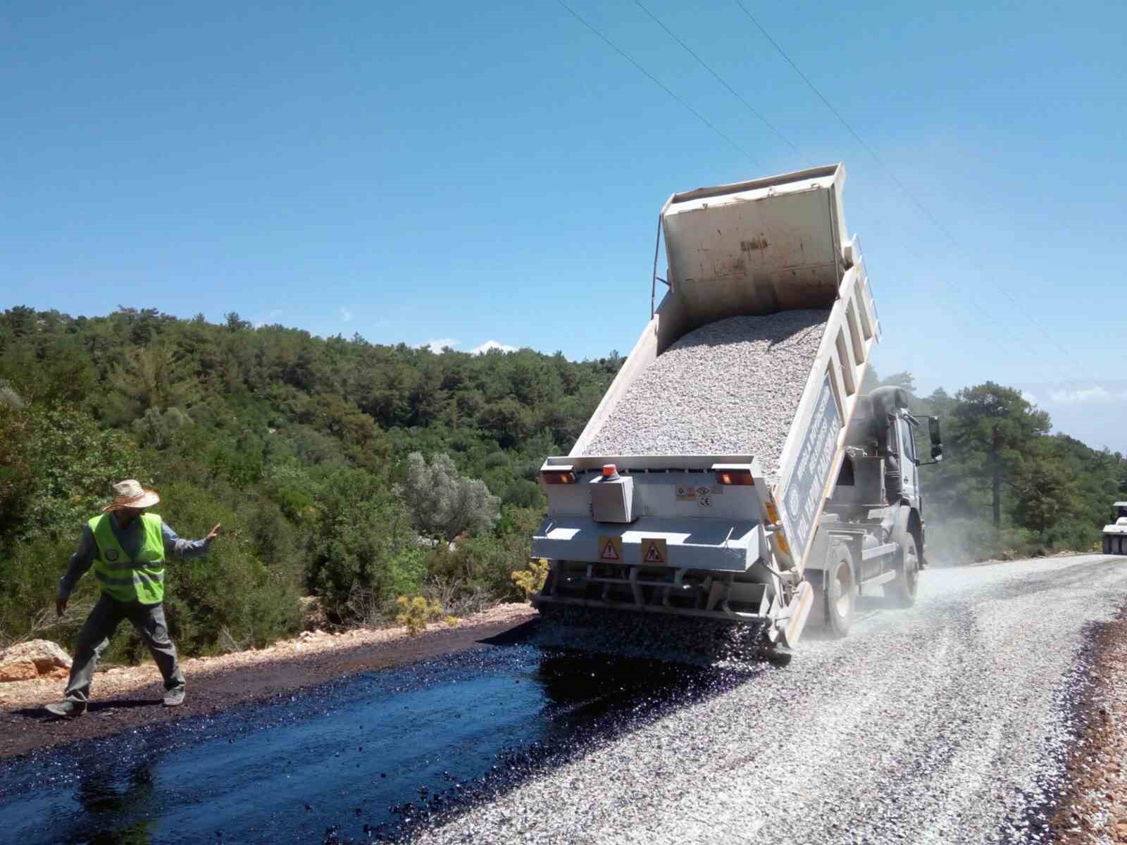 Büyükşehir 2024 yılında 202 kilometre yol çalışması yaptı
