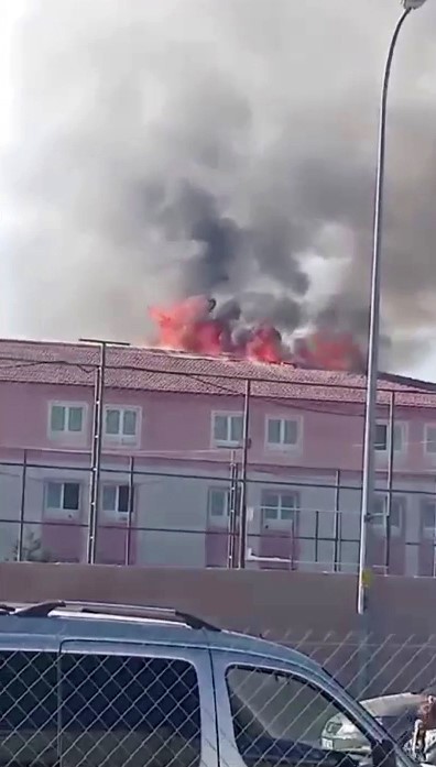 Hatay’ın Hassa ilçesinde okul yangını