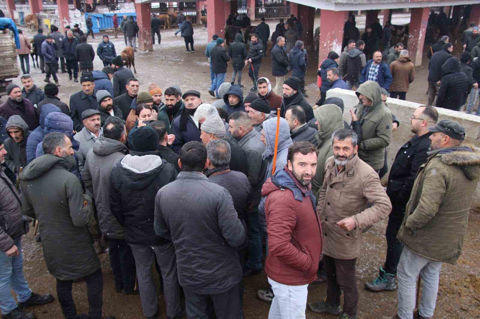 Başkan Yıldırım &ccedil;ift&ccedil;ilerle bir araya geldi
