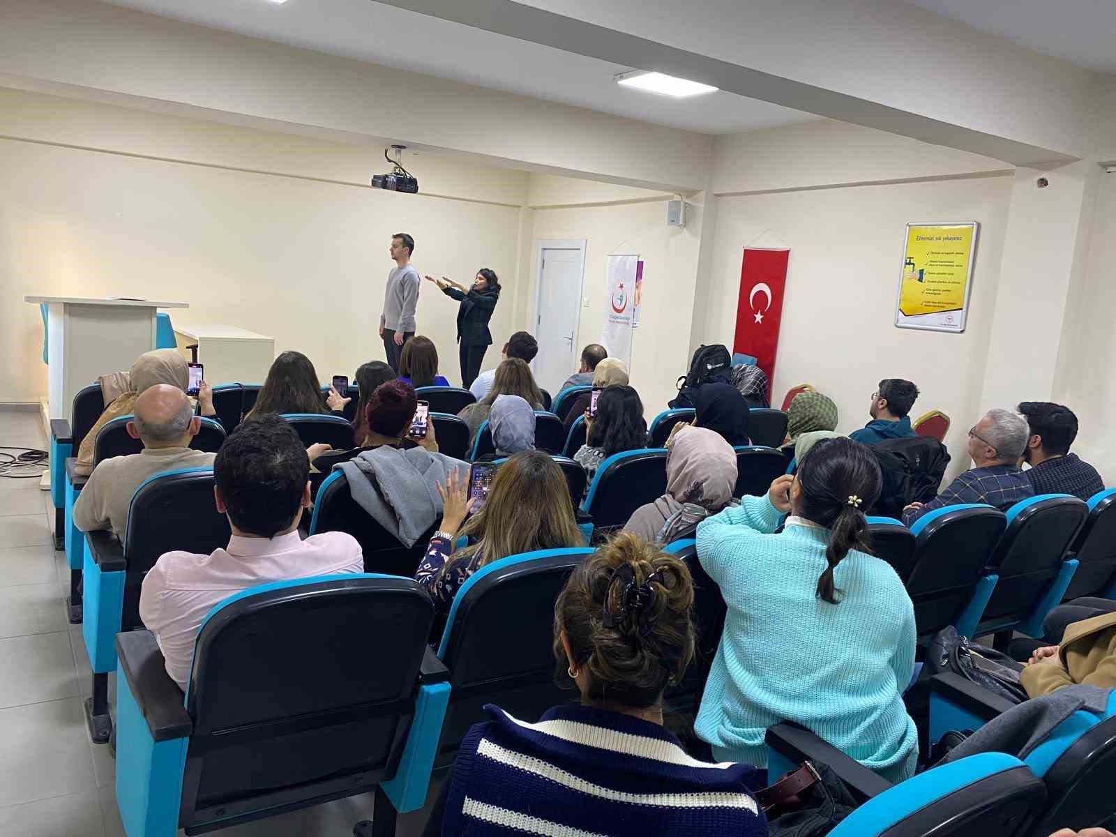 Bitlis’te skolyoz taramaları eğitim programı düzenlendi