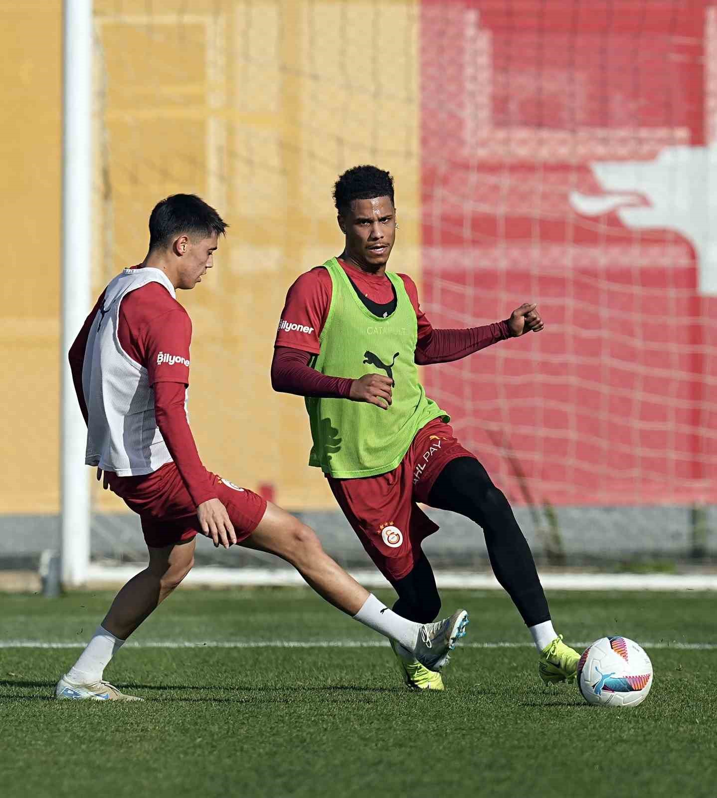 Galatasaray, Başakşehir maçı hazırlıklarına başladı
