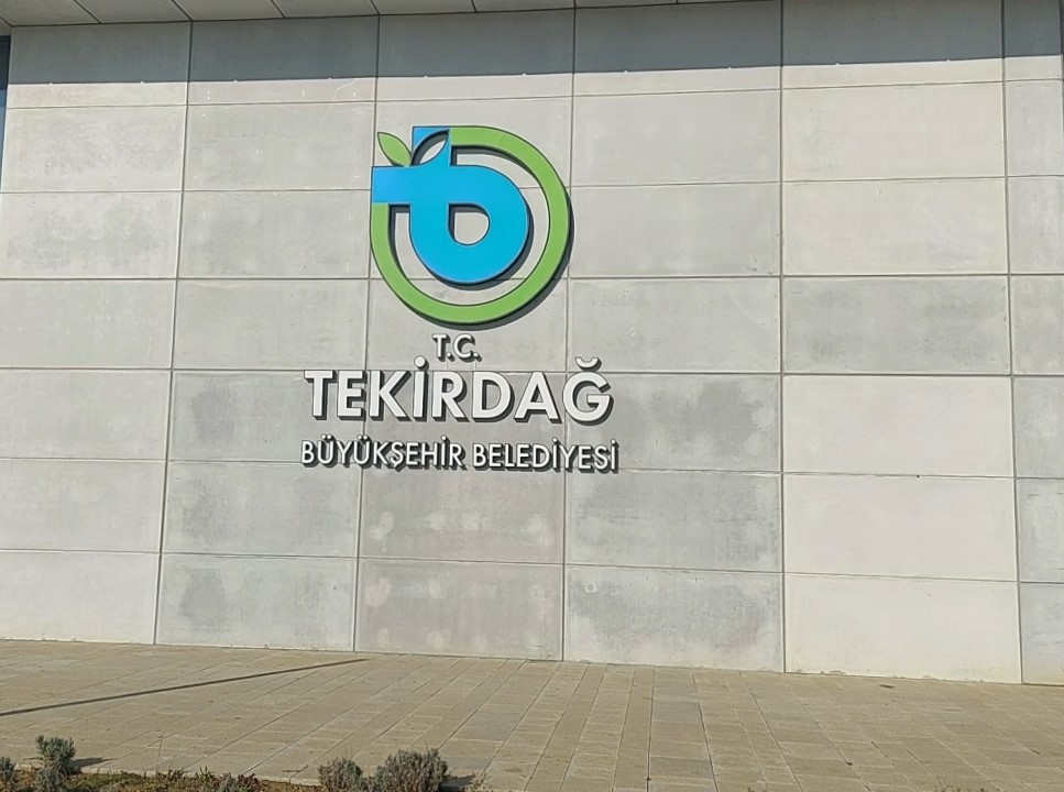 Tekirdağ Büyükşehir Belediyesi personelinin çirkin paylaşımları şehri karıştırdı
