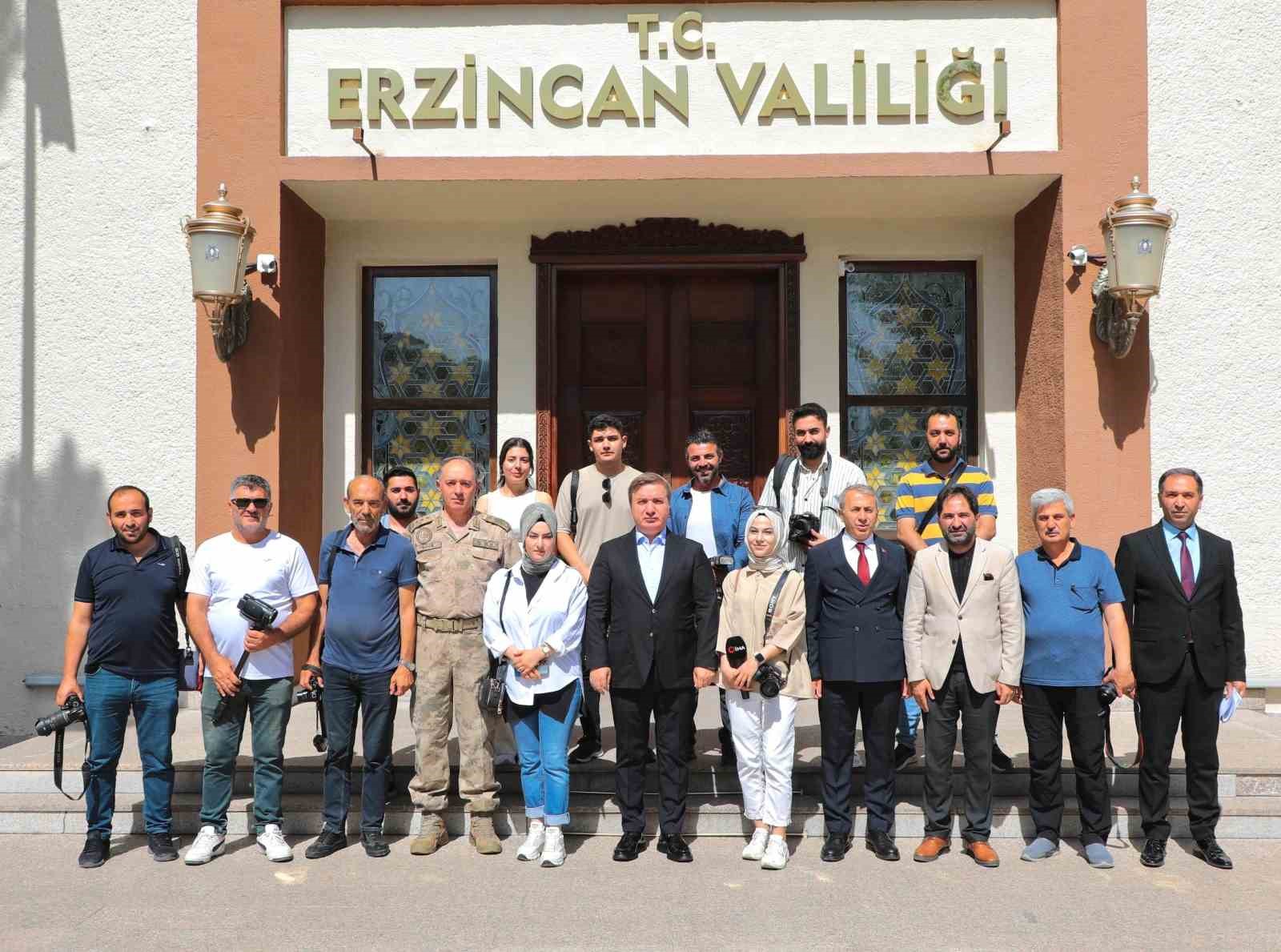 Vali Aydoğdu: “Özverili ve fedakârca çalışmalarınız, halkımızın doğru bilgiye erişimindeki en güçlü dayanaklardan biridir”