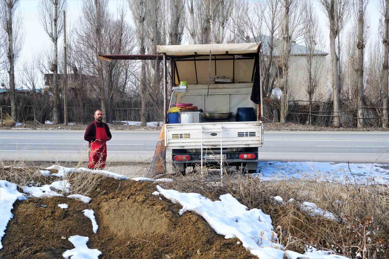 Muş Ovası’nda yolculuk edenlere tatlı bir mola